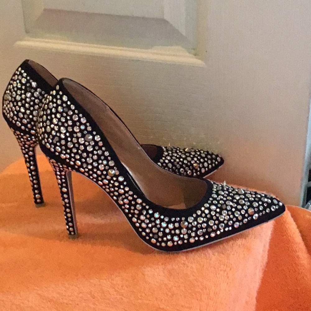SPIKES-NEVER WORN ..Shoe Dazzle 🌸💕